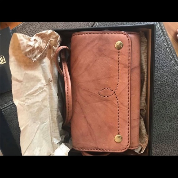 Frye Handbags - Frye crossbody wallet